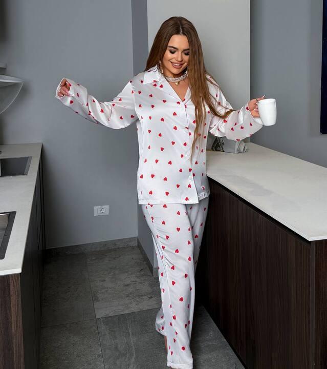 Пижама женская из шелка Армани с принтом рубашка на пуговицах и свободные брюки весенняя