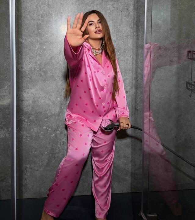 Пижама женская из шелка Армани с принтом рубашка на пуговицах и свободные брюки весенняя