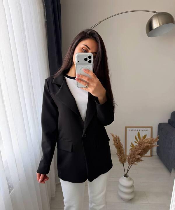 Пиджак женский классический на подкладке из костюмной ткани прямого кроя с лацканами и длинными рукавами весенний