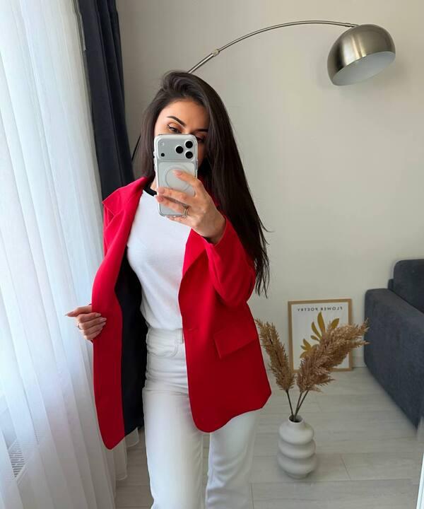 Пиджак женский из костюмной ткани на подкладке классический прямого кроя с лацканами и длинными рукавами весенний