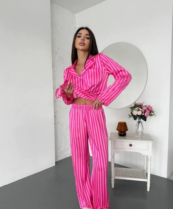 Пижама женская из шелка укороченная рубашка на пуговицах и брюки прямые в полоску демисезонная