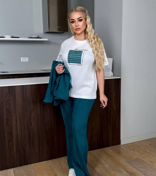 Костюм-тройка женский из микровельвета и кулира: худи на молнии футболка и широкие брюки оверсайз весенний