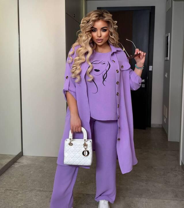 Костюм-тройка женский из крепа: блуза с принтом и разрезами по бокам брюки на широкой резинке и удлиненная сорочка на пуговицах с регулируемым рукавом весенний