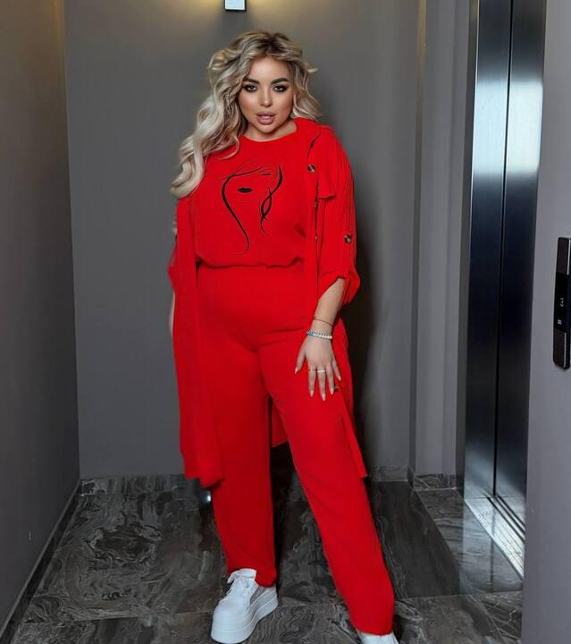 Костюм-тройка женский из крепа: блуза с принтом и разрезами по бокам брюки на широкой резинке и удлиненная сорочка на пуговицах с рукавом на патах весенний