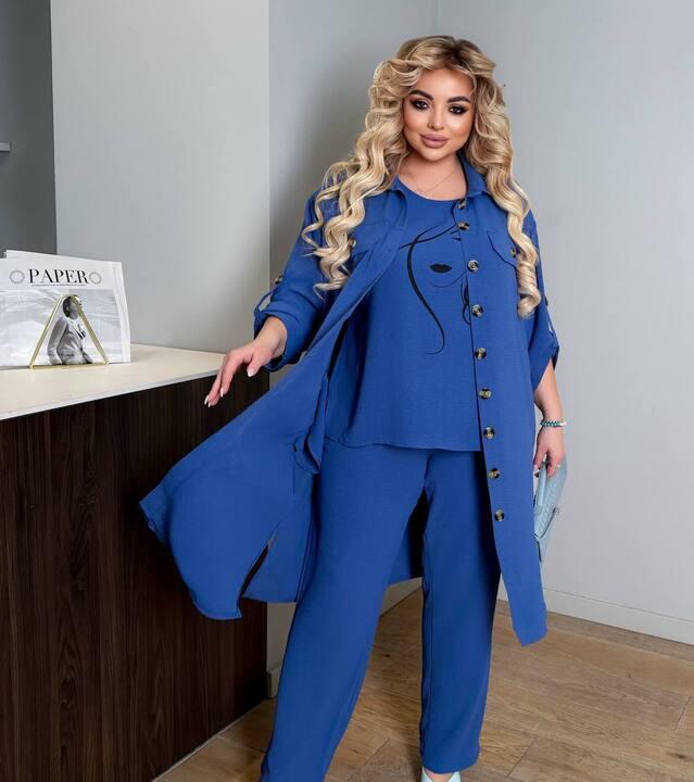 Костюм-тройка женский из крепа: блуза с принтом и разрезами по бокам брюки на широкой резинке с карманами и удлиненная сорочка на пуговицах с рукавом на патах весенний