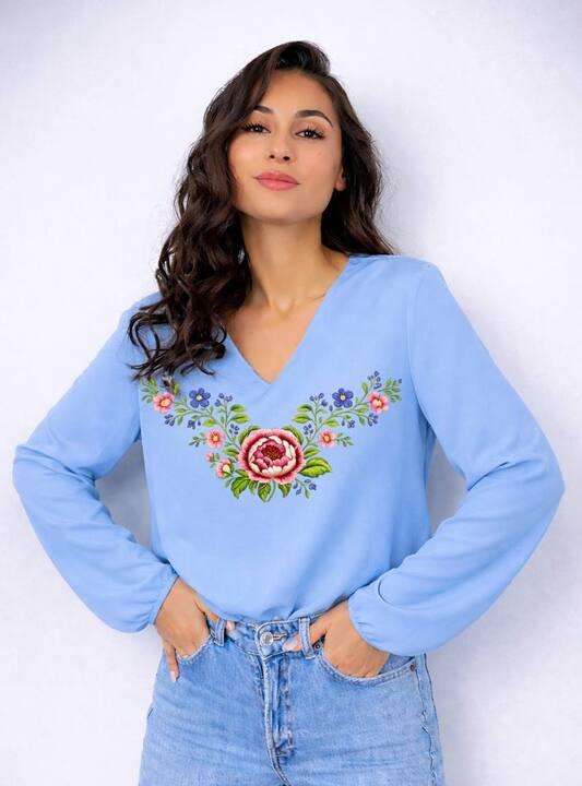Блуза женская из софта с вышивкой цветы V-образный вырез свободного кроя с длинными рукавами весенняя