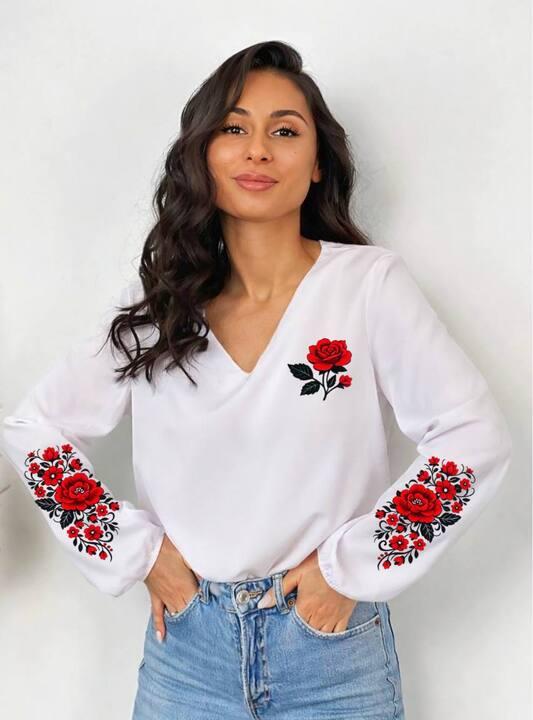 Блуза женская из софта с вышивкой цветы V-образный вырез свободного кроя с длинными рукавами весенняя