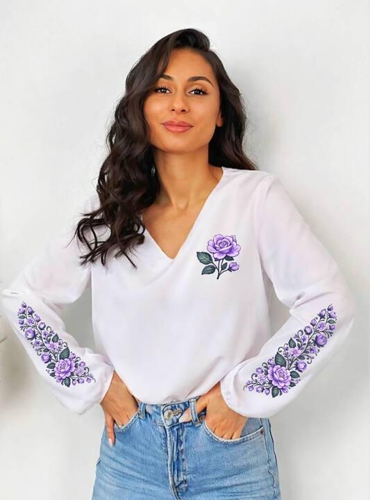 Блуза женская из софта с вышивкой цветы V-образный вырез свободного кроя с длинными рукавами весенняя