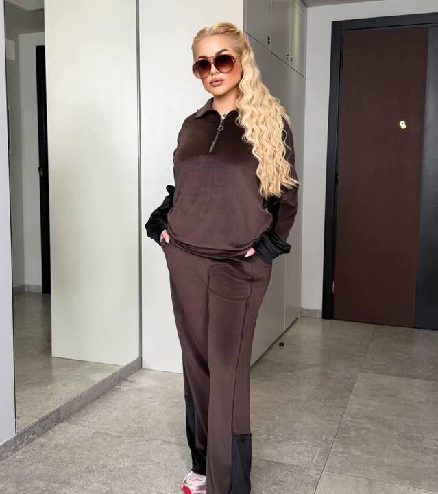 Спортивный костюм женский из велюра с кофтой на молнии и воротником стойкой брюками палаццо с фиксаторами и лампасами оверсайз демисезонный