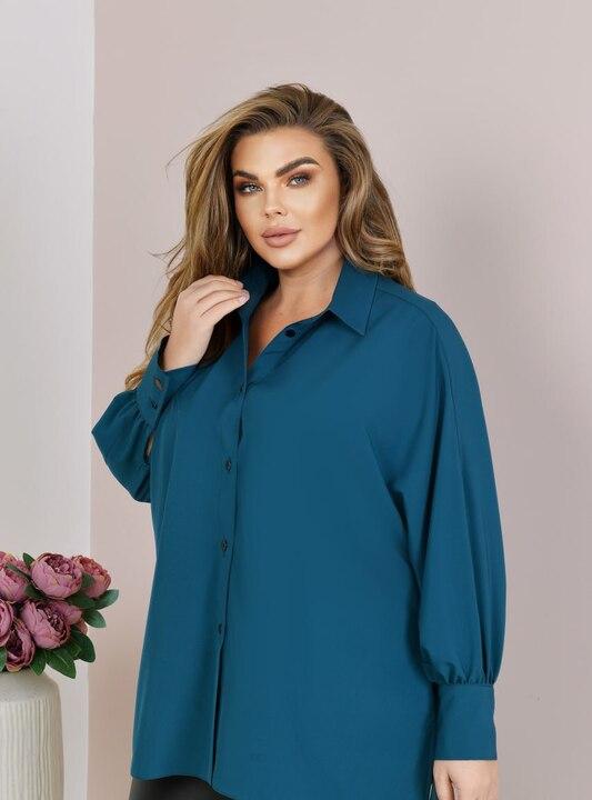 Блуза женская из софта свободного прямого кроя с воротником на пуговицах и длинными широкими рукавами демисезонная