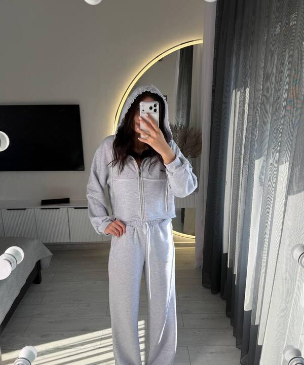 Лонгслив женский из микродайвинга приталенный с открытыми плечами и драпировкой демисезонный