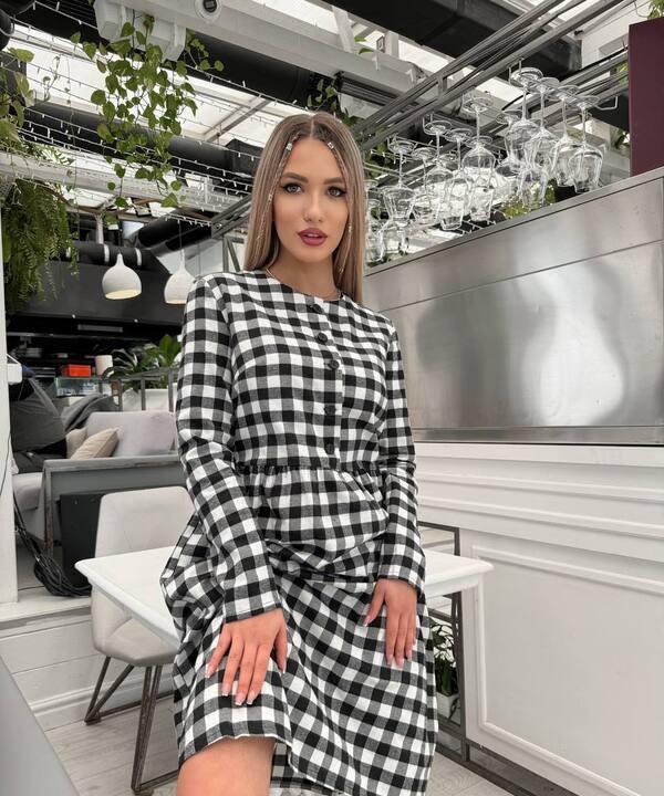 Платье-рубашка женское байковое в клетку прямого кроя на пуговицах с длинным рукавом весеннее