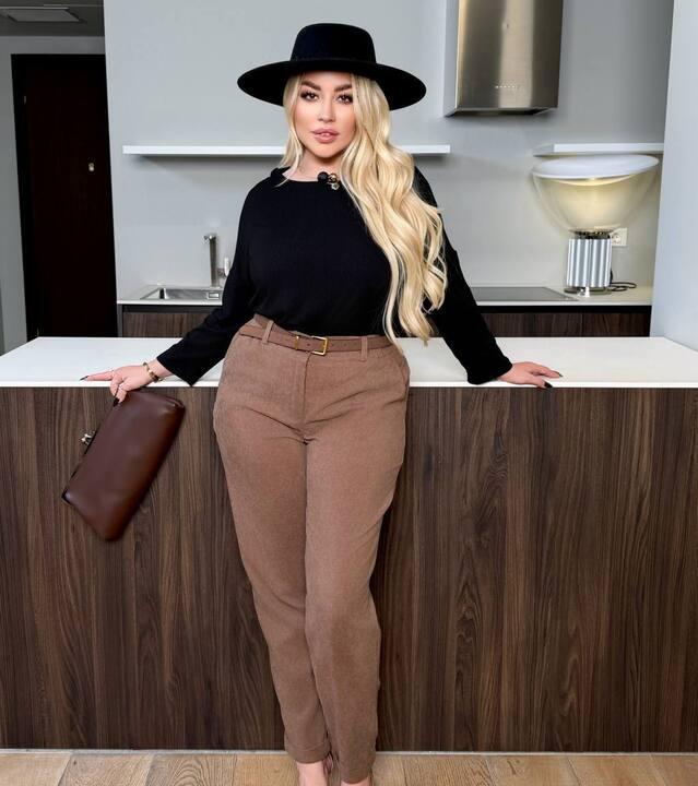 Брюки женские mom из микровельвета с высокой посадкой зауженные демисезонные с манжетами