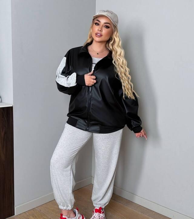 Костюм-тройка женский из двунитки и эко кожи с бомбером футболкой и джоггерами оверсайз весенний