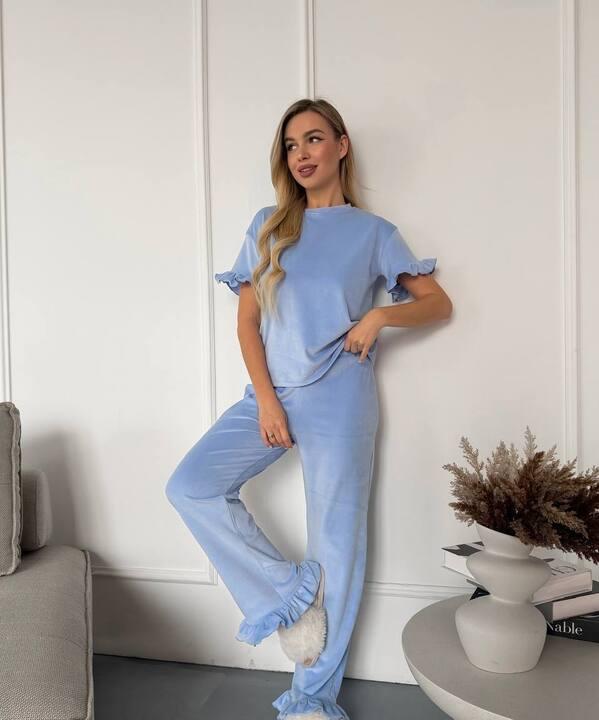 Пижама женская домашняя велюровая с коротким рукавом и прямыми брюками с оборками демисезонная