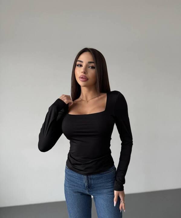 Лонгслив женский из микродайвинга приталенный с длинным рукавом и квадратным вырезом весенний