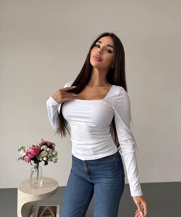 Лонгслив женский из микродайвинга приталенный с длинным рукавом и квадратным вырезом весенний