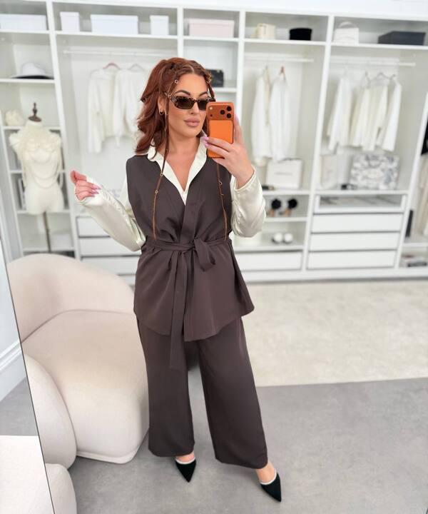 Костюм-тройка женский с рубашкой жилетом и брюками из костюмной ткани и шелка деловой нарядный