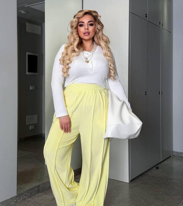 Костюм двойка женский велюровый и трикотажный с лонгсливом в рубчик и брюками палаццо весенний