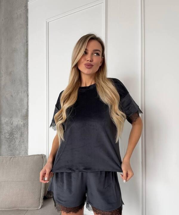 Пижама женская велюровая домашняя с футболкой и шортами с кружевом демисезонная