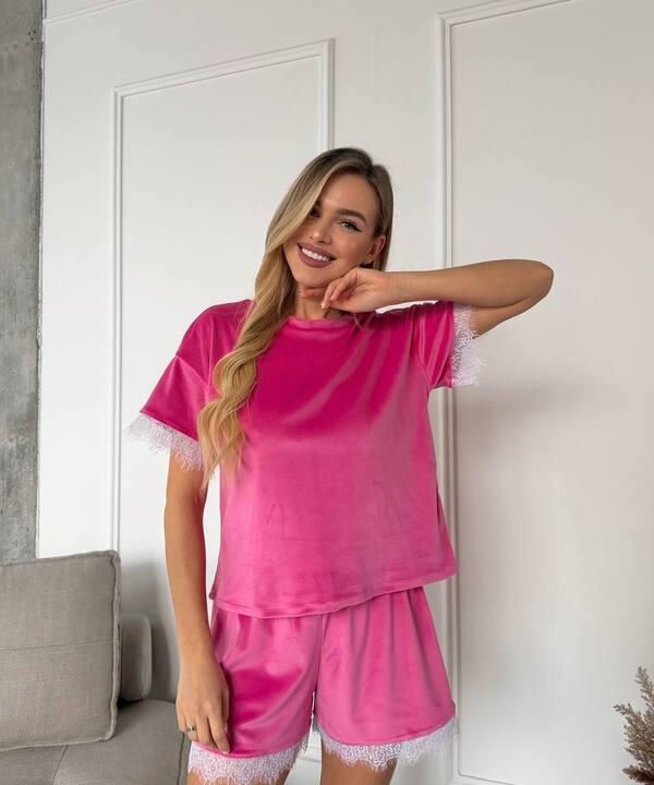 Пижама женская велюровая домашняя с футболкой и шортами с кружевом демисезонная