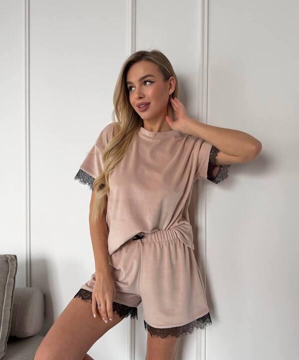 Пижама женская велюровая домашняя шорты и футболка с коротким рукавом и кружевной отделкой демисезонная