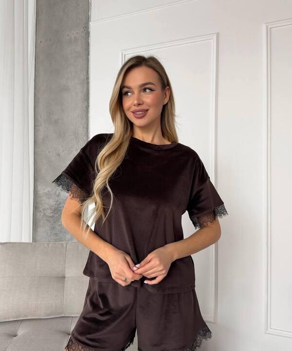 Пижама женская велюровая домашняя шорты и футболка с коротким рукавом и кружевной отделкой демисезонная