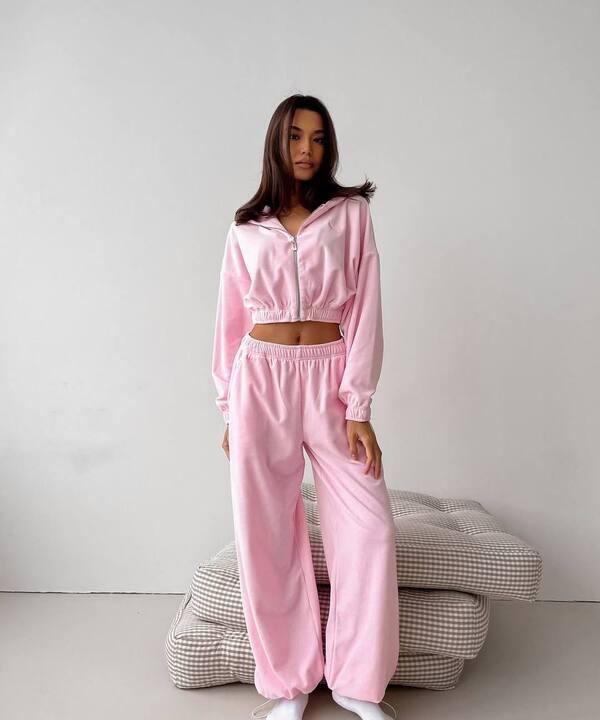 Спортивный костюм женский велюровый с укороченным худи на молнии и широкими штанами оверсайз демисезонный