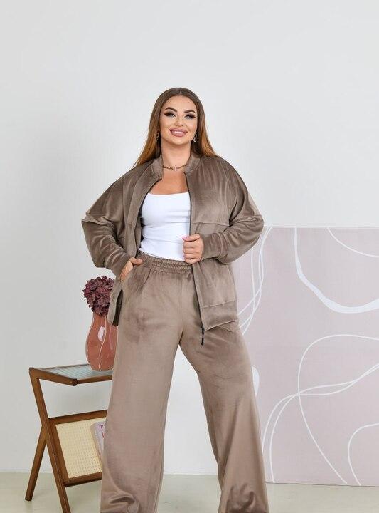 Спортивный костюм женский из велюра с курткой на молнии и широкими брюками оверсайз демисезонный