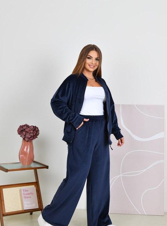 Спортивный костюм женский из велюра с кофтой на молнии и широкими брюками оверсайз весенний