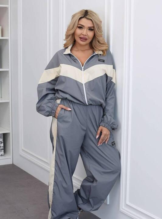 Спортивный костюм женский из полиэстера с кофтой на молнии и свободными брюками оверсайз демисезонный