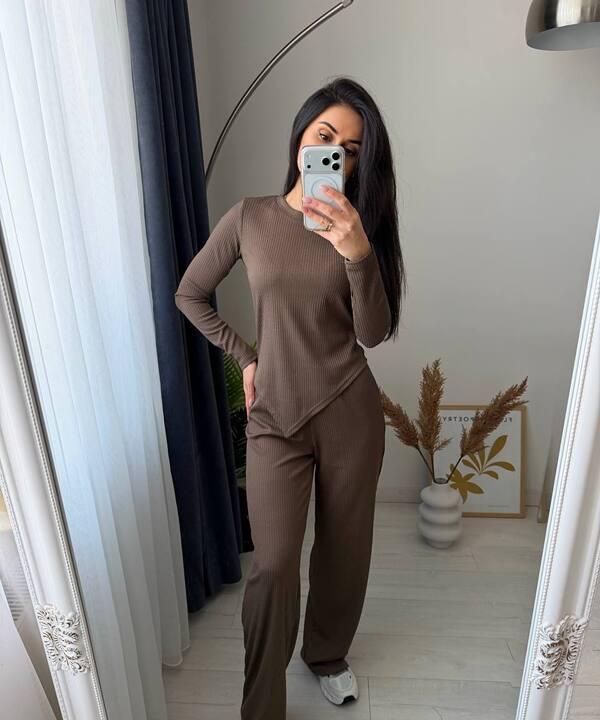 Костюм женский из рубчика двойка: асимметричная кофта и прямые брюки демисезонный