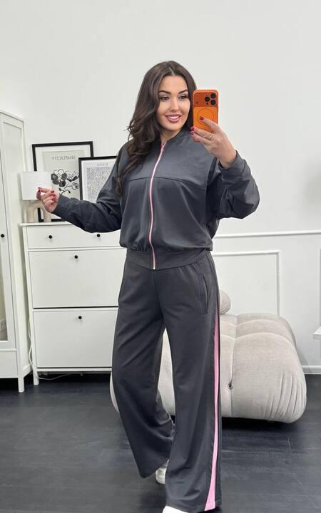 Спортивный костюм женский из двунитки с укороченной кофтой на молнии и широкими брюками с лампасами демисезонный