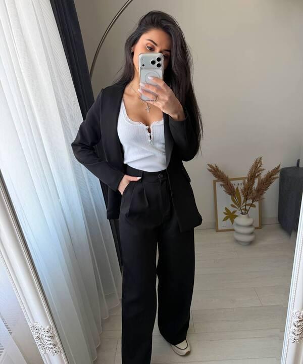 Костюм-двойка женский из костюмной ткани с пиджаком на подкладке и прямыми брюками с высокой посадкой весенний