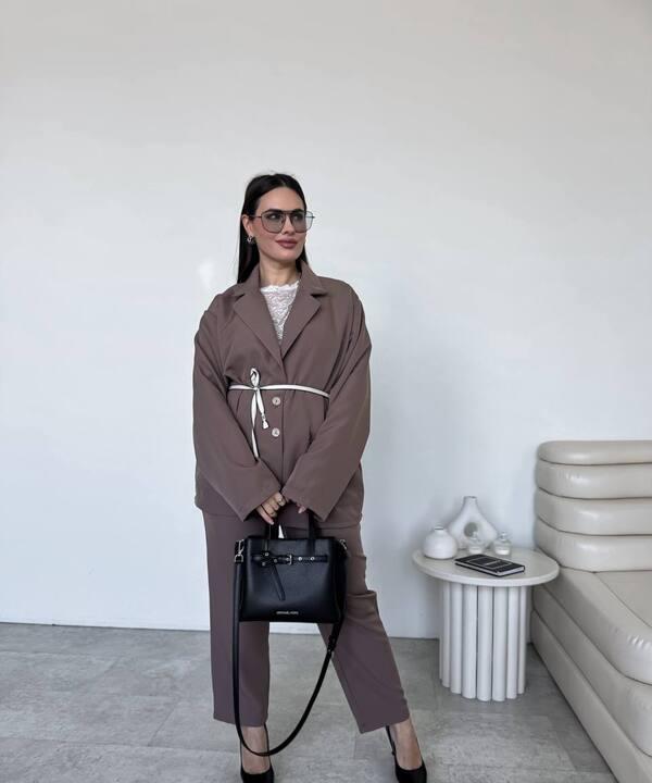 Костюм-двойка женский из турецкого костюмного трикотажа: пиджак и брюки повседневный