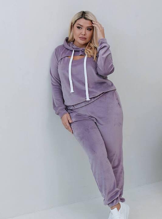 Спортивный костюм женский из велюра с худи и прямыми брюками демисезонный