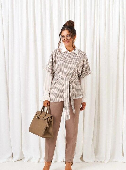 Костюм-тройка женский из ткани тиар с жилетом блузой и брюками в деловом стиле