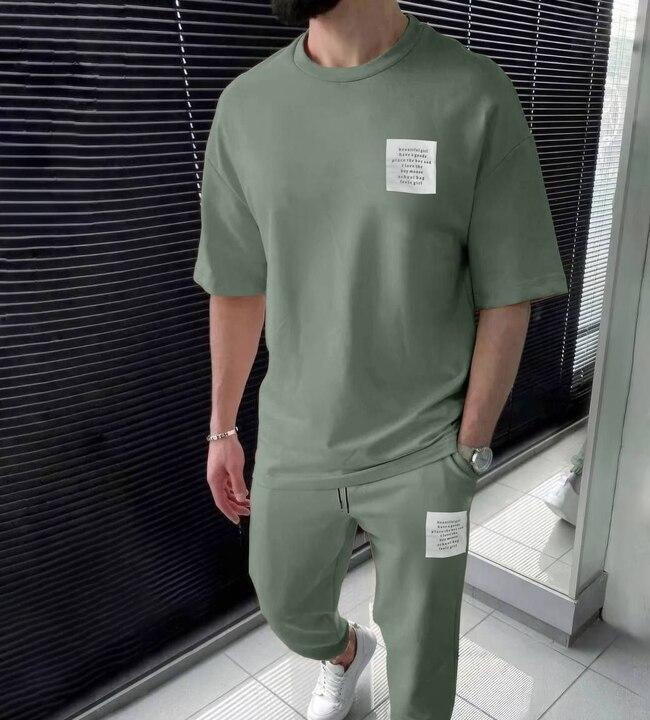 Спортивный костюм женский из двунитки с футболкой и брюками с карманами на резинке демисезонный