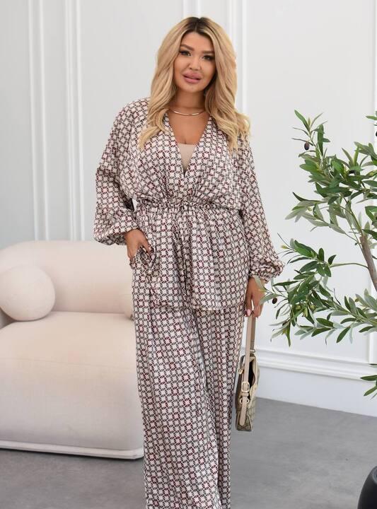 Костюм-двойка женский из шелка Армани с рубашкой на запах под пояс и широкими брюками весенний