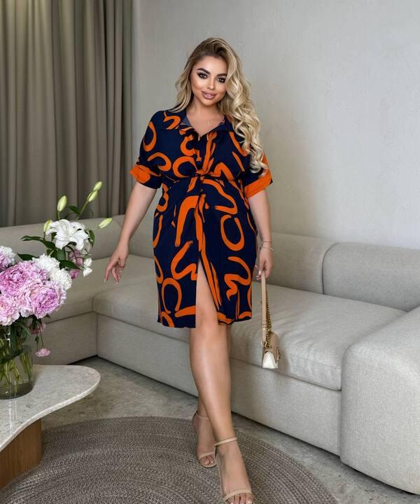 Платье-рубашка женское из софта с абстрактным принтом и драпировкой на талии миди весеннее