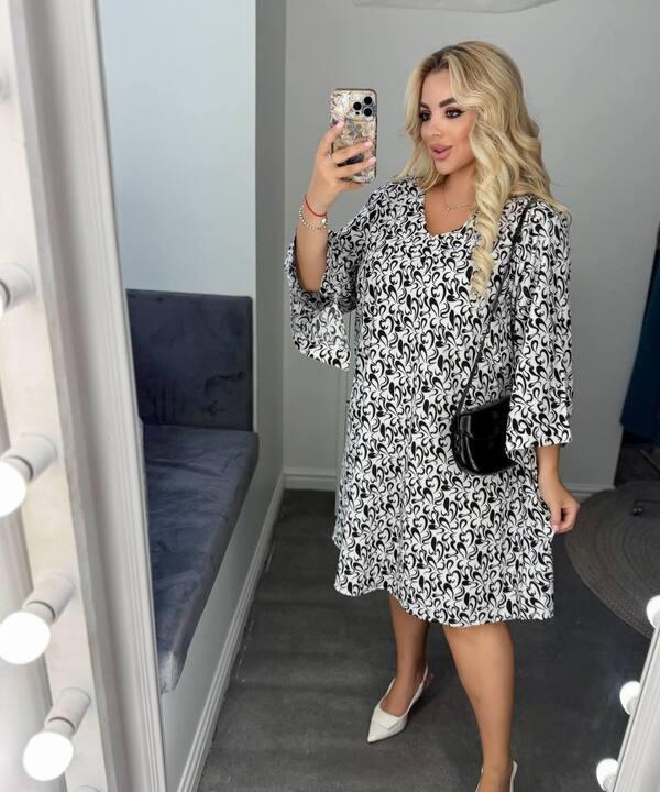 Платье-туника женское из софта с абстрактным принтом и драпировкой на талии миди весеннее