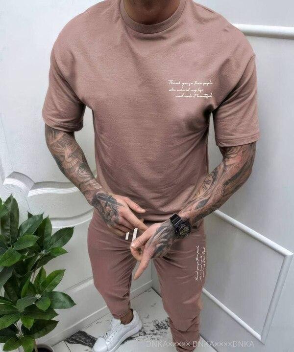 Спортивный костюм мужской из двунитки с футболкой и брюками с манжетами и принтом демисезонный