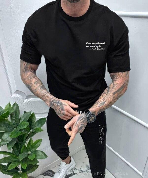 Спортивный костюм мужской из двунитки с футболкой и брюками с манжетами и принтом демисезонный