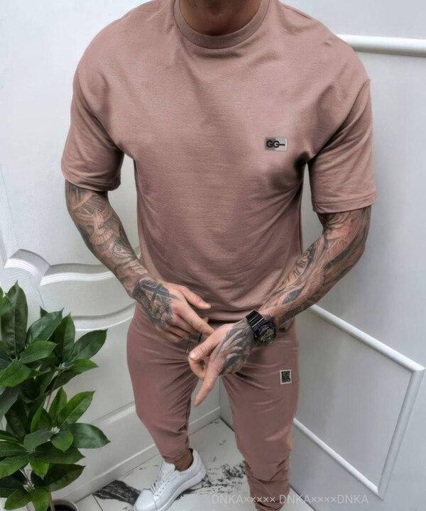 Спортивный костюм мужской из двунитки с футболкой и брюками с манжетами и силиконовыми нашивками демисезонный