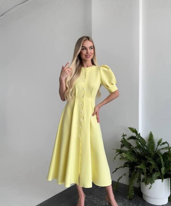 Платье-трапеция женское из костюмной ткани миди классическое с короткими рукавами весеннее