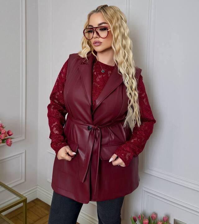 Костюм-двойка женский из кружева и эко кожи: лонгслив и удлинённая жилетка весенний