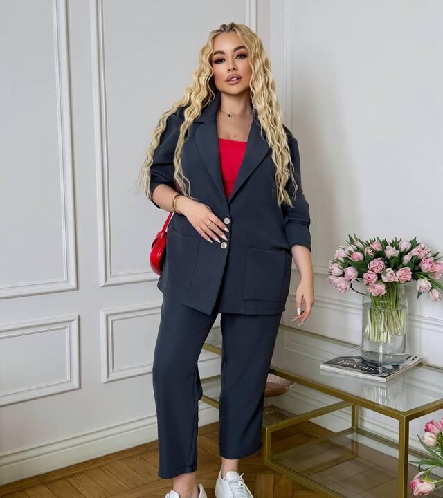 Костюм-двойка женский трикотажный оверсайз: жакет и прямые брюки весенний