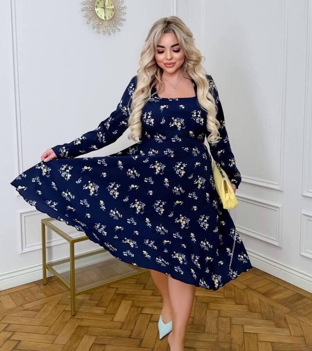 Платье женское из софта миди с цветочным принтом расклешенное на резинке весеннее