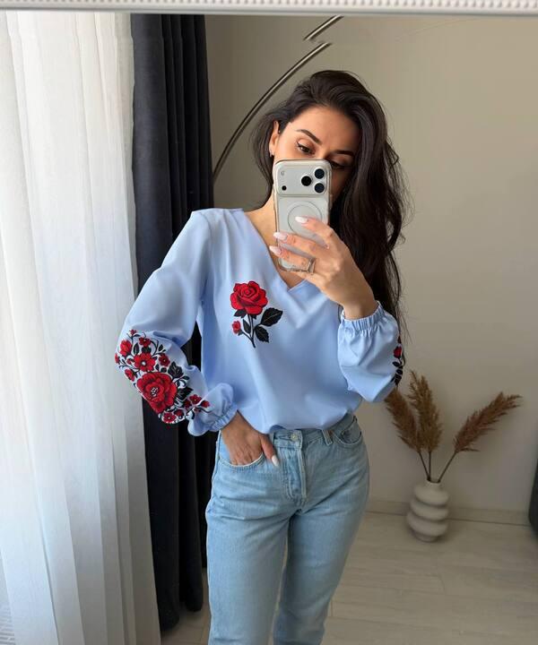 Блуза женская из софта свободная с длинными рукавами и V образным вырезом с вышивкой демисезонная