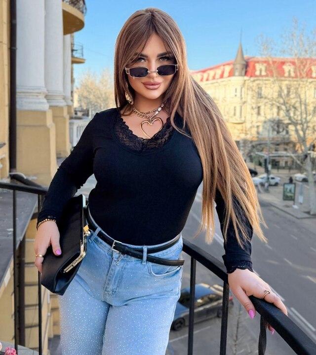 Лонгслив женский трикотажный в рубчик с кружевом по горловине и краю рукавов базовый демисезонный